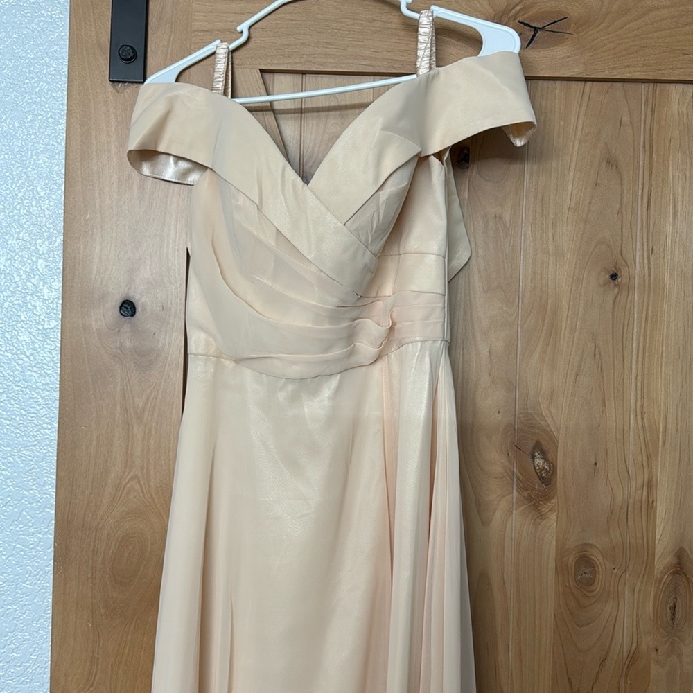 New. Dancing Queen. Size M. Color Champagne.